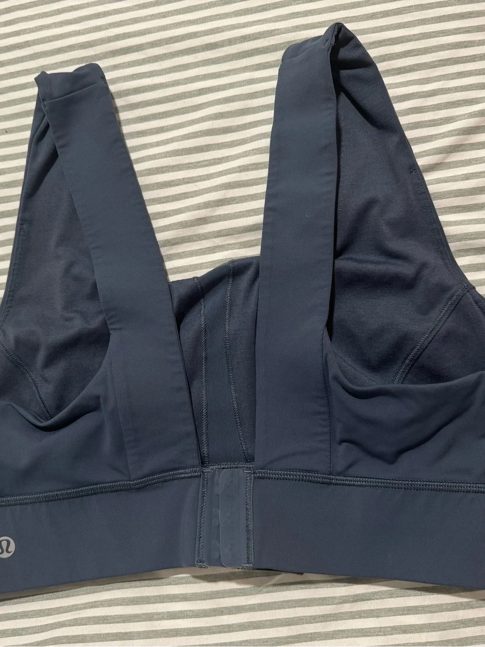 Lululemon Women’s Sports Bra Size 10 Grey Adjustable Hook Back